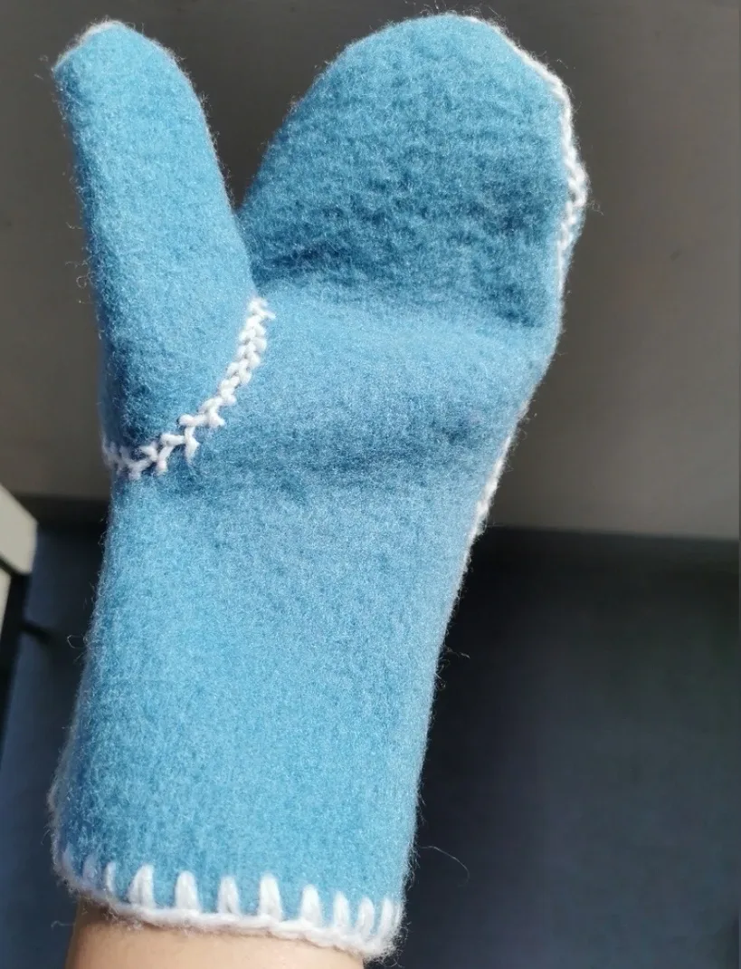 Embroidered Mittens image indicator(3)