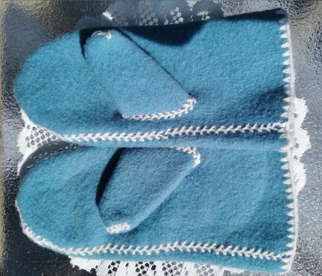 Embroidered Mittens image indicator(5)