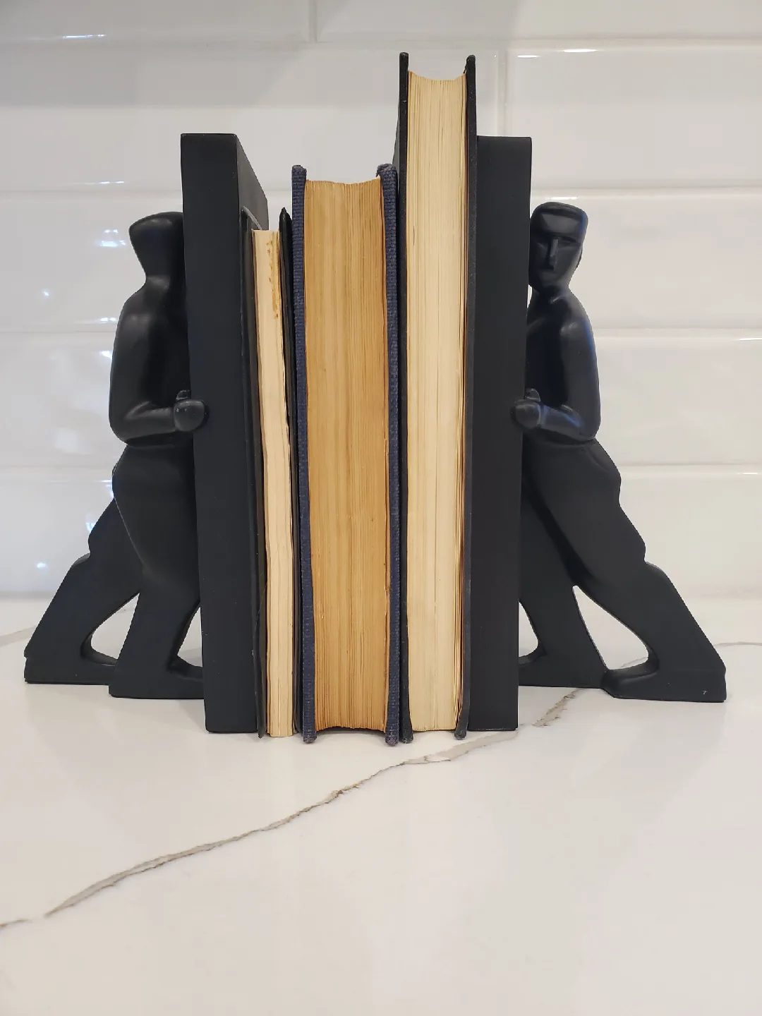 Chris Collicott Kikkerland Leaning men Bookends set of 2 image indicator(8)