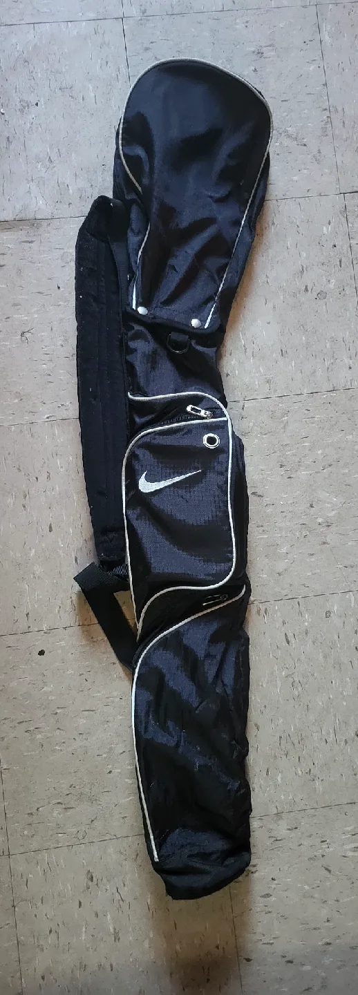 Nike Golf Bag & Clubs thumbnail