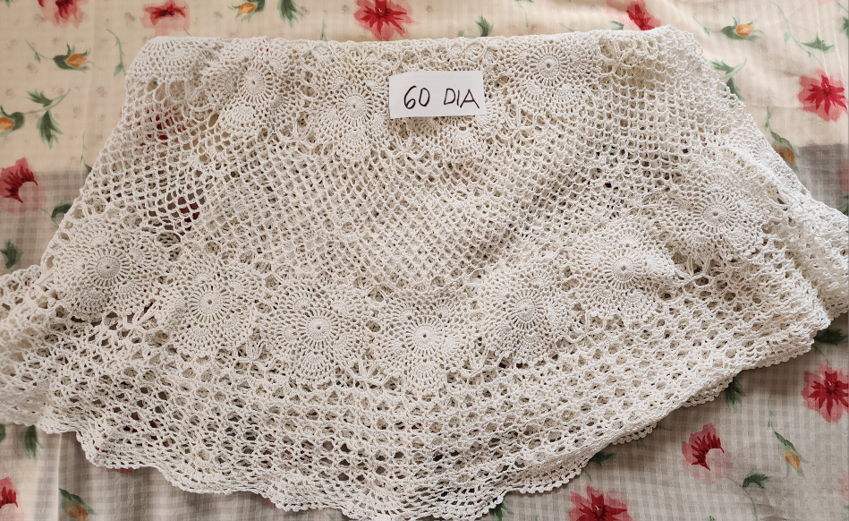 HAND CROCHETED TABLECLOTHS - photo 2