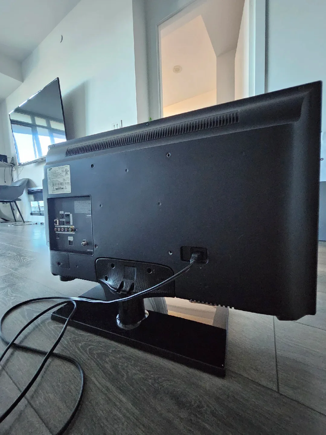 Samsung LCD TV - Great Condition image indicator(4)