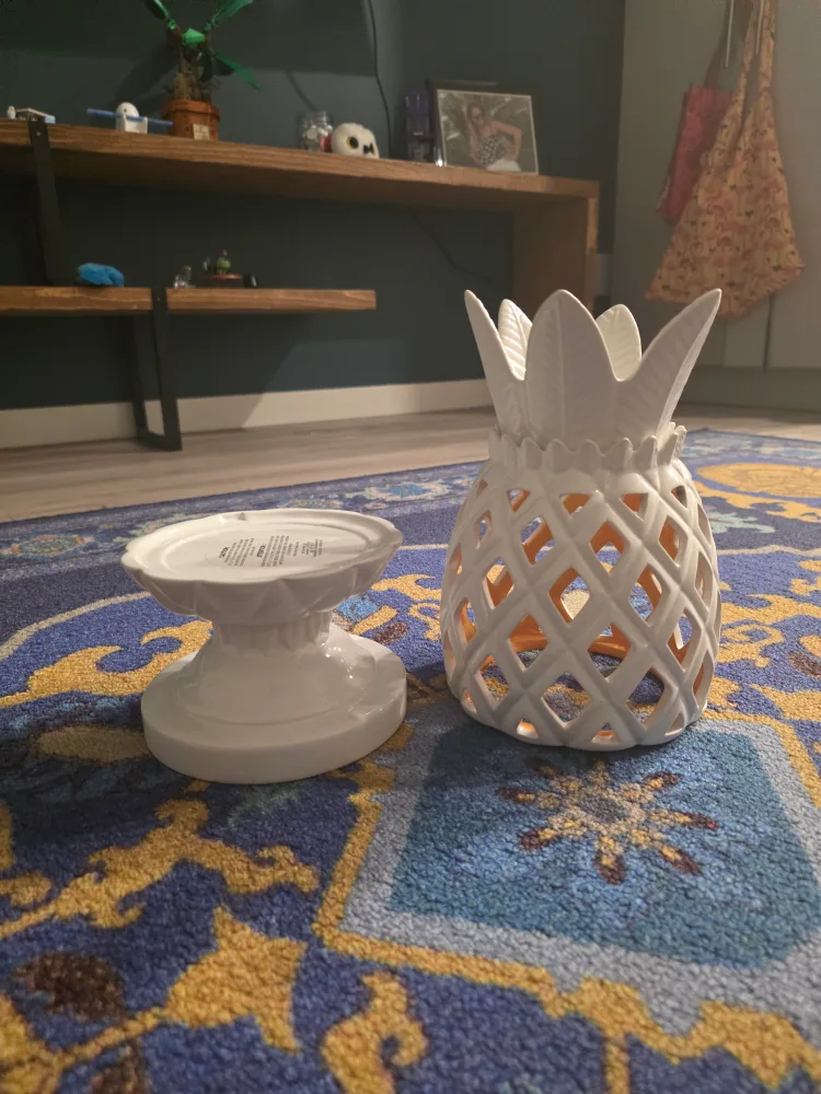 White Pineapple Candle Holder image indicator(4)