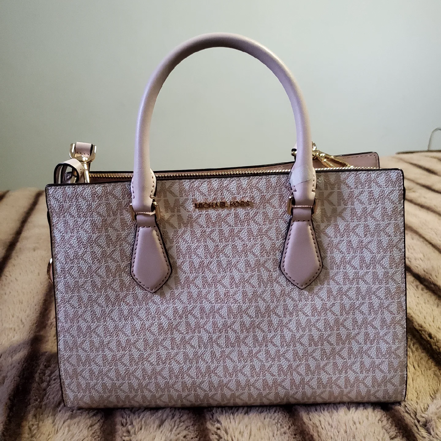 Michael Kors bag image indicator(5)