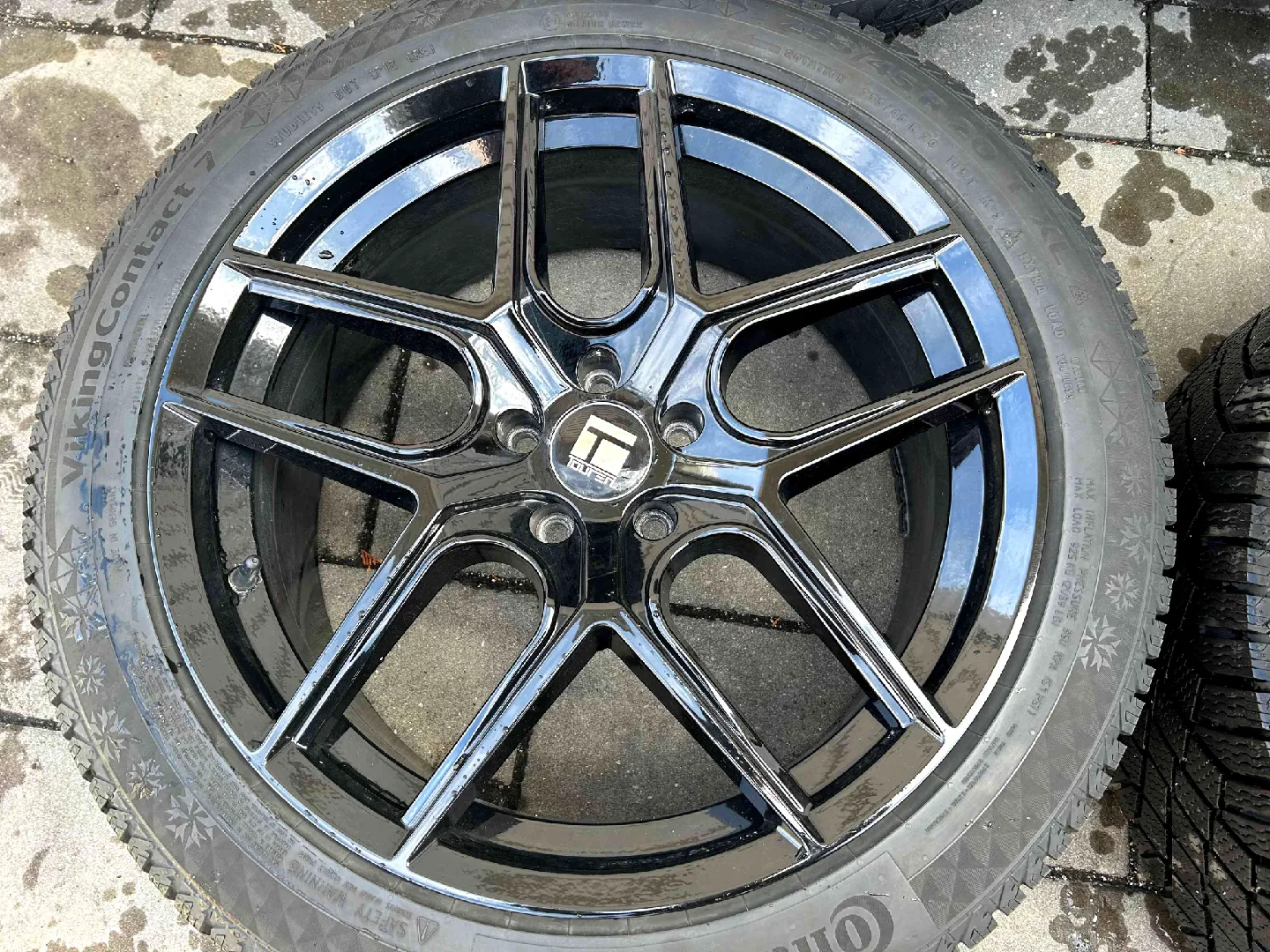 4 20" Wheels with Continental VikingContact 7 Tires image indicator(3)