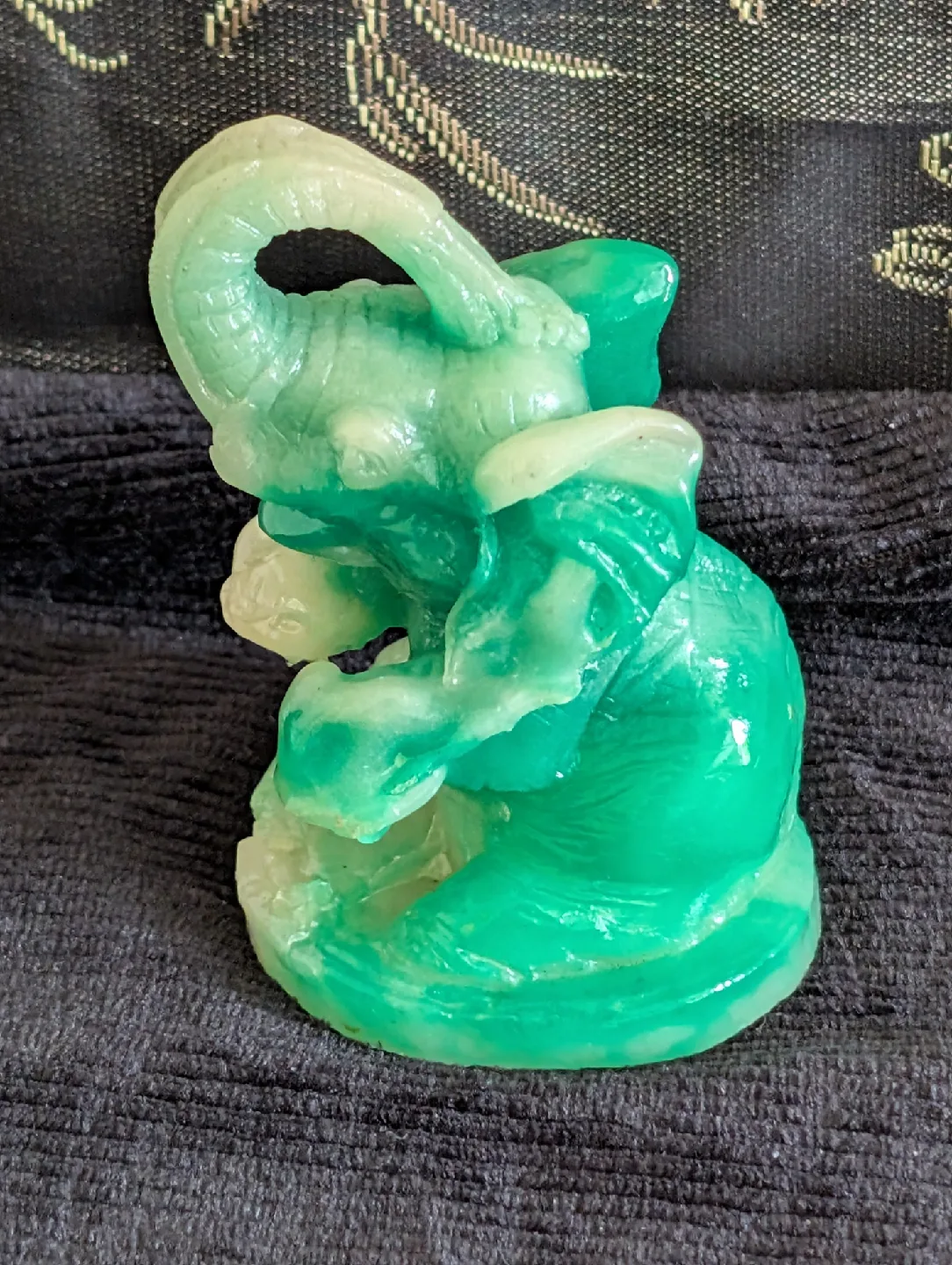 Unique Curio Bundle: Green Elephant Figurine & Leaf Pattern Cup image indicator(5)