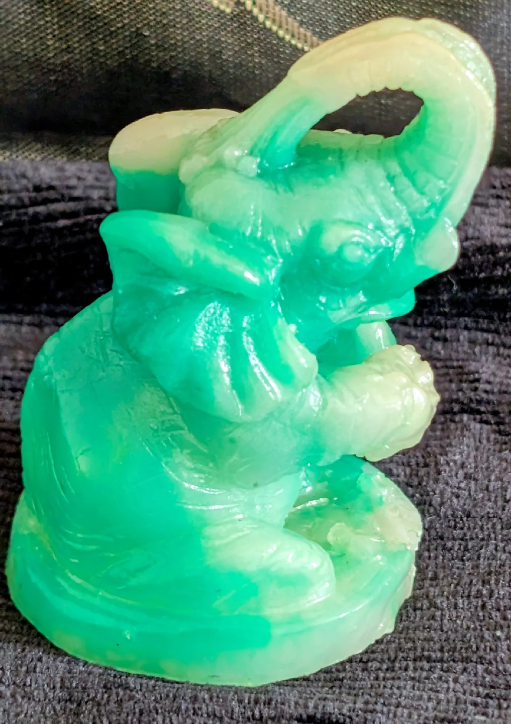 Unique Curio Bundle: Green Elephant Figurine & Leaf Pattern Cup image indicator(7)