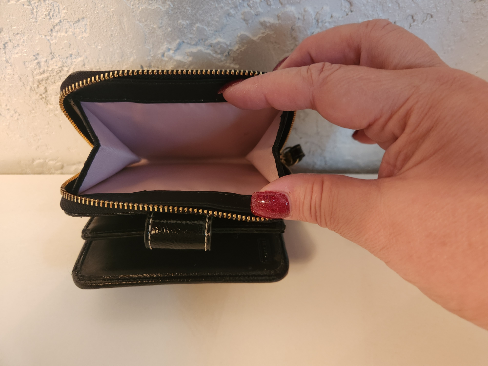 Michael Kors & Coach Wallets - photo 4