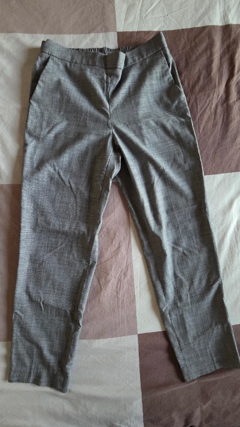 Calvin Klein Grey Pants - Size 6 thumbnail