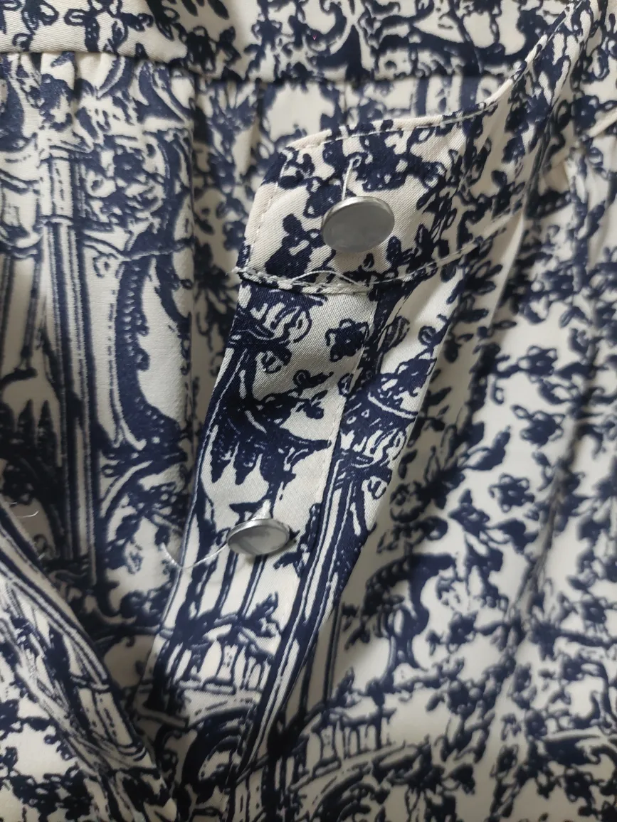 Banana Republic XS Sleeveless Blouse - Polyester image indicator(2)