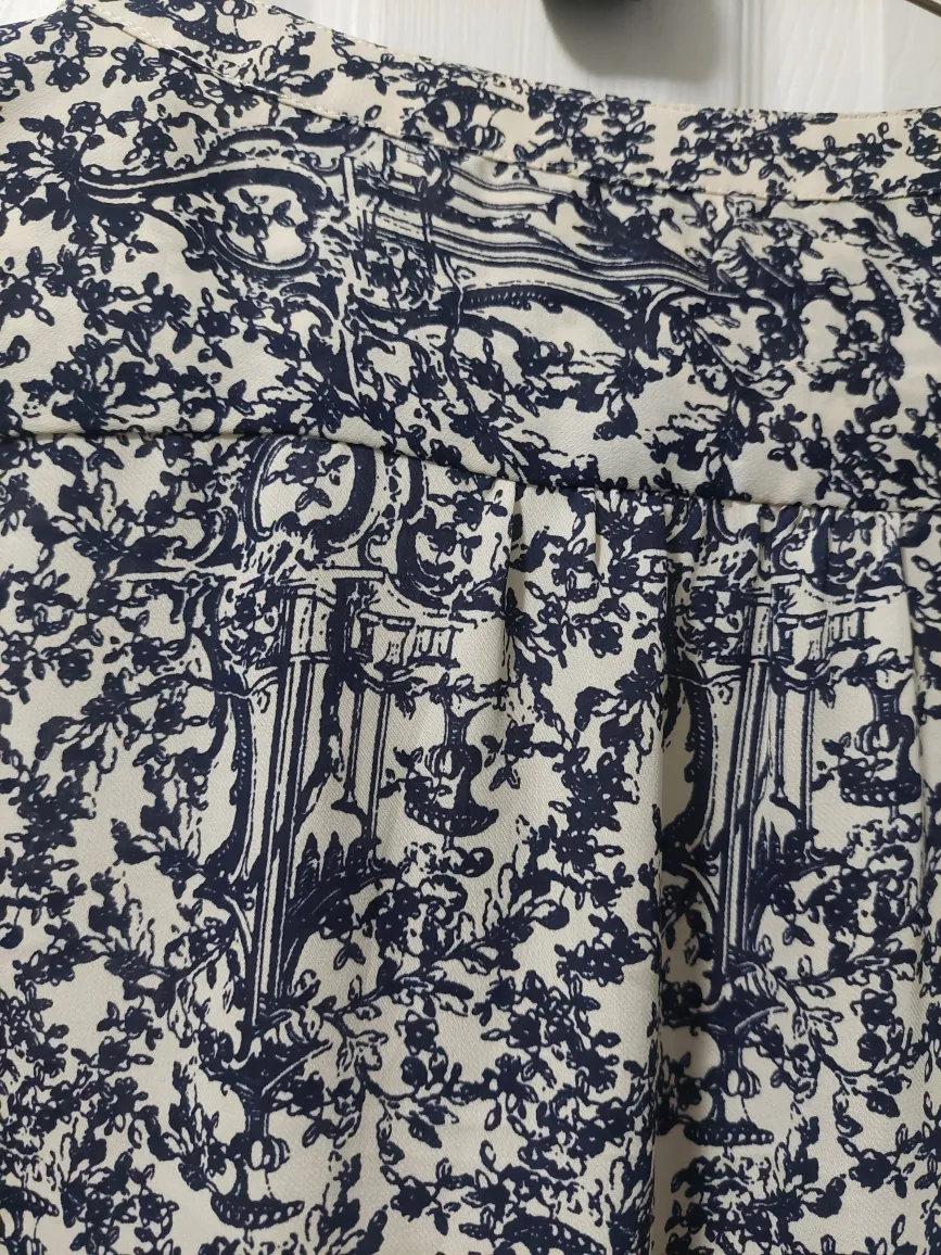 Banana Republic XS Sleeveless Blouse - Polyester image indicator(8)