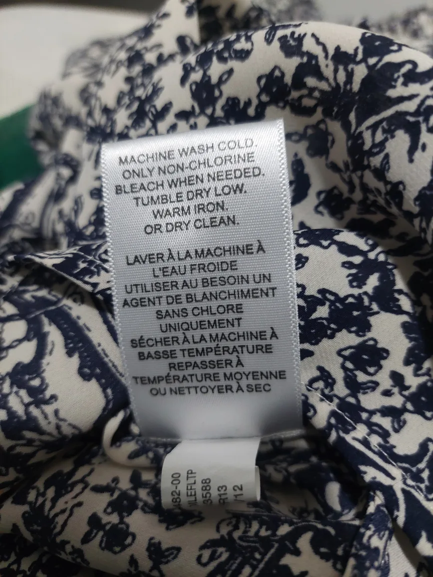 Banana Republic XS Sleeveless Blouse - Polyester image indicator(5)