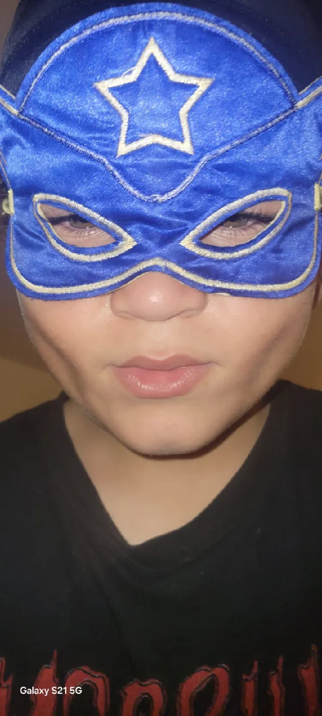 Kids' Superhero Cape and Mask Costume Set image indicator(3)