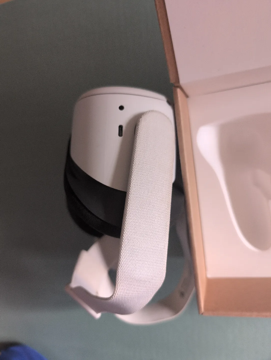 Meta Quest 2 VR Headset - Like New! image indicator(2)