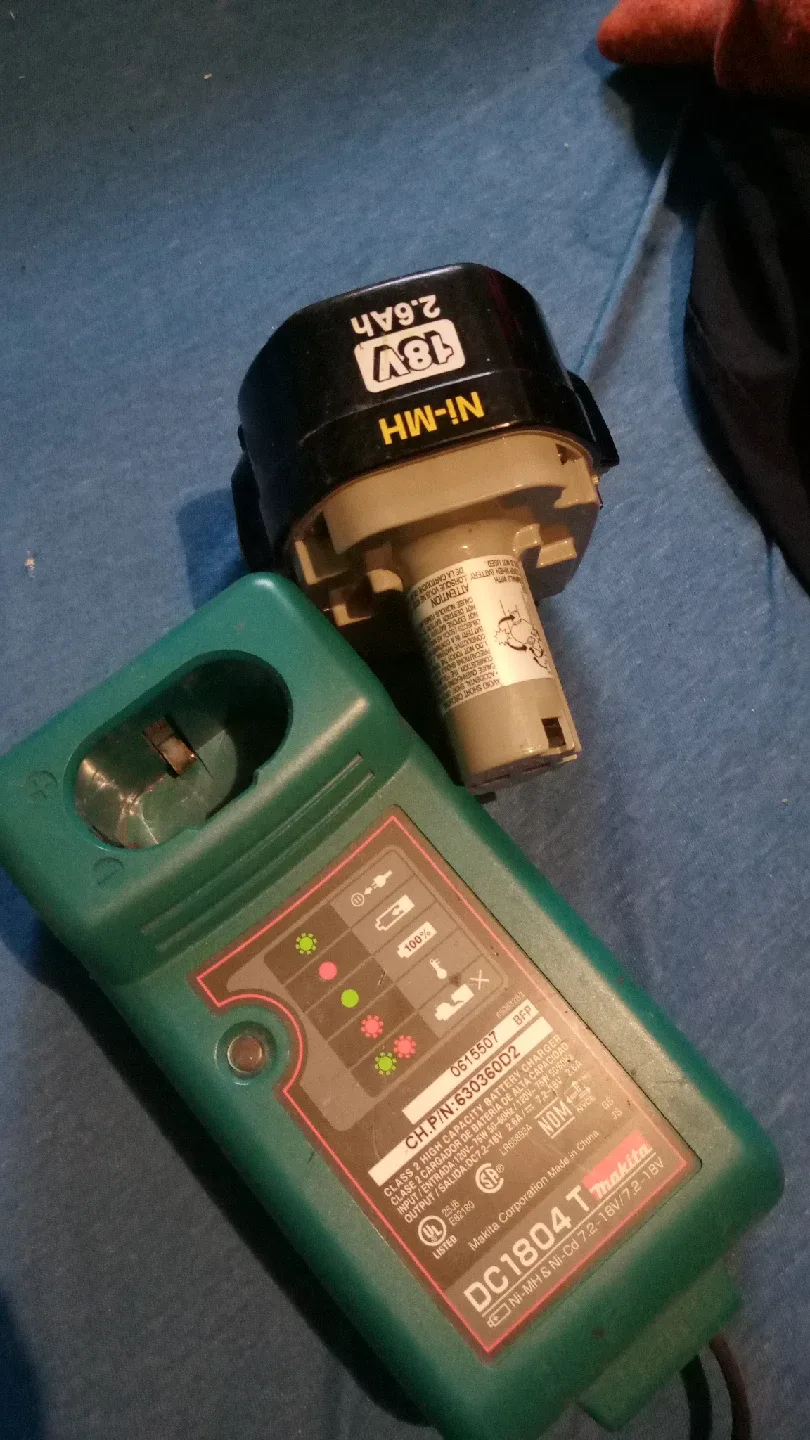 Makita DC1804T Battery Charger image indicator(2)
