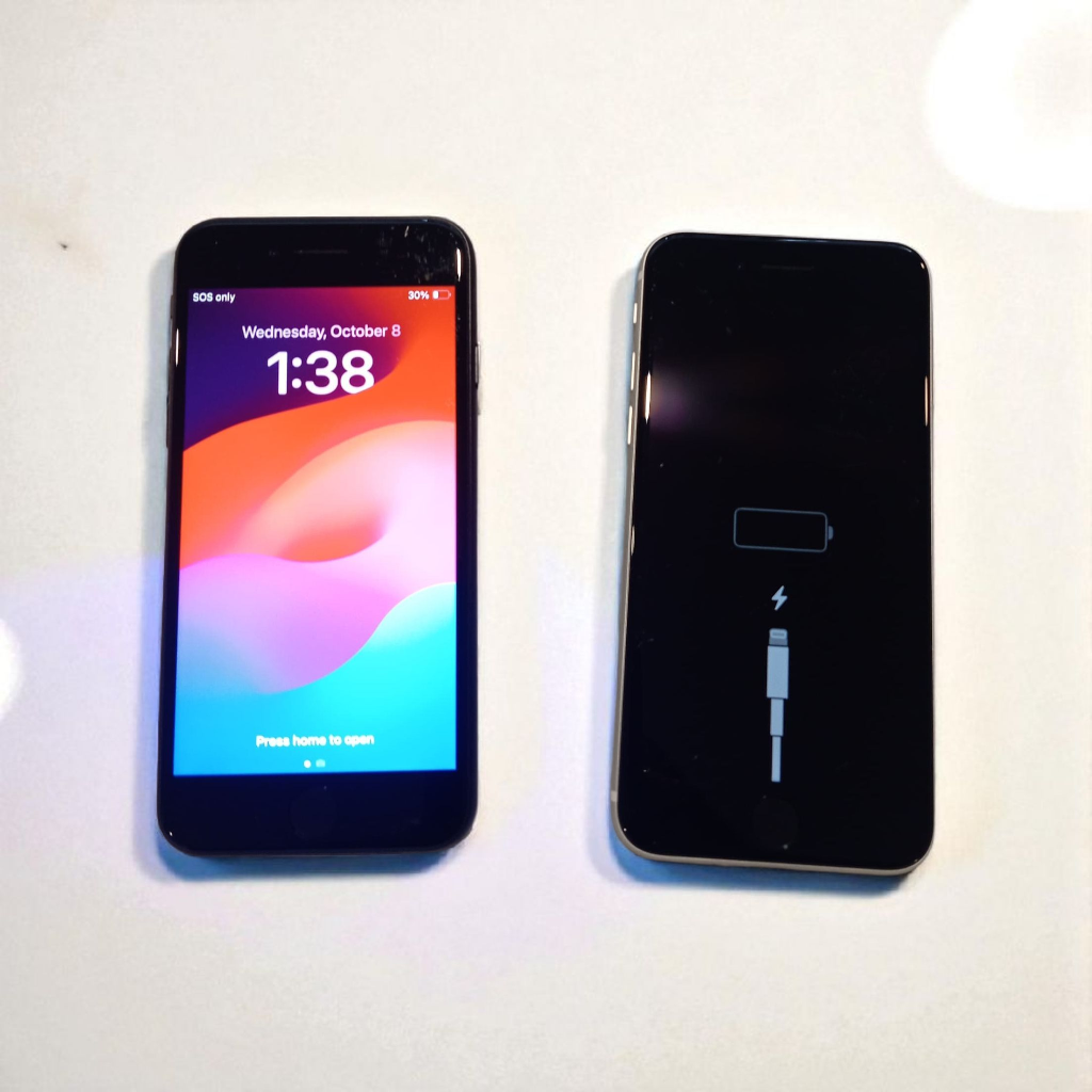 iPhone SE -64 GB (works perfectly) - photo 2