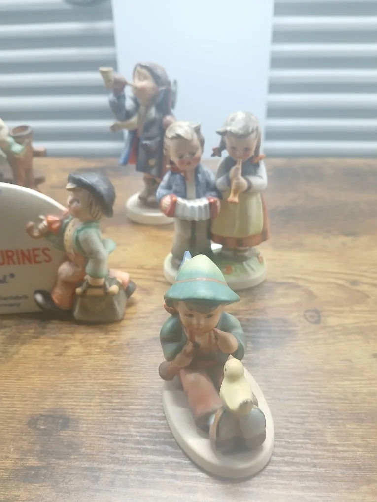 Hummel Figurine Collection image indicator(3)