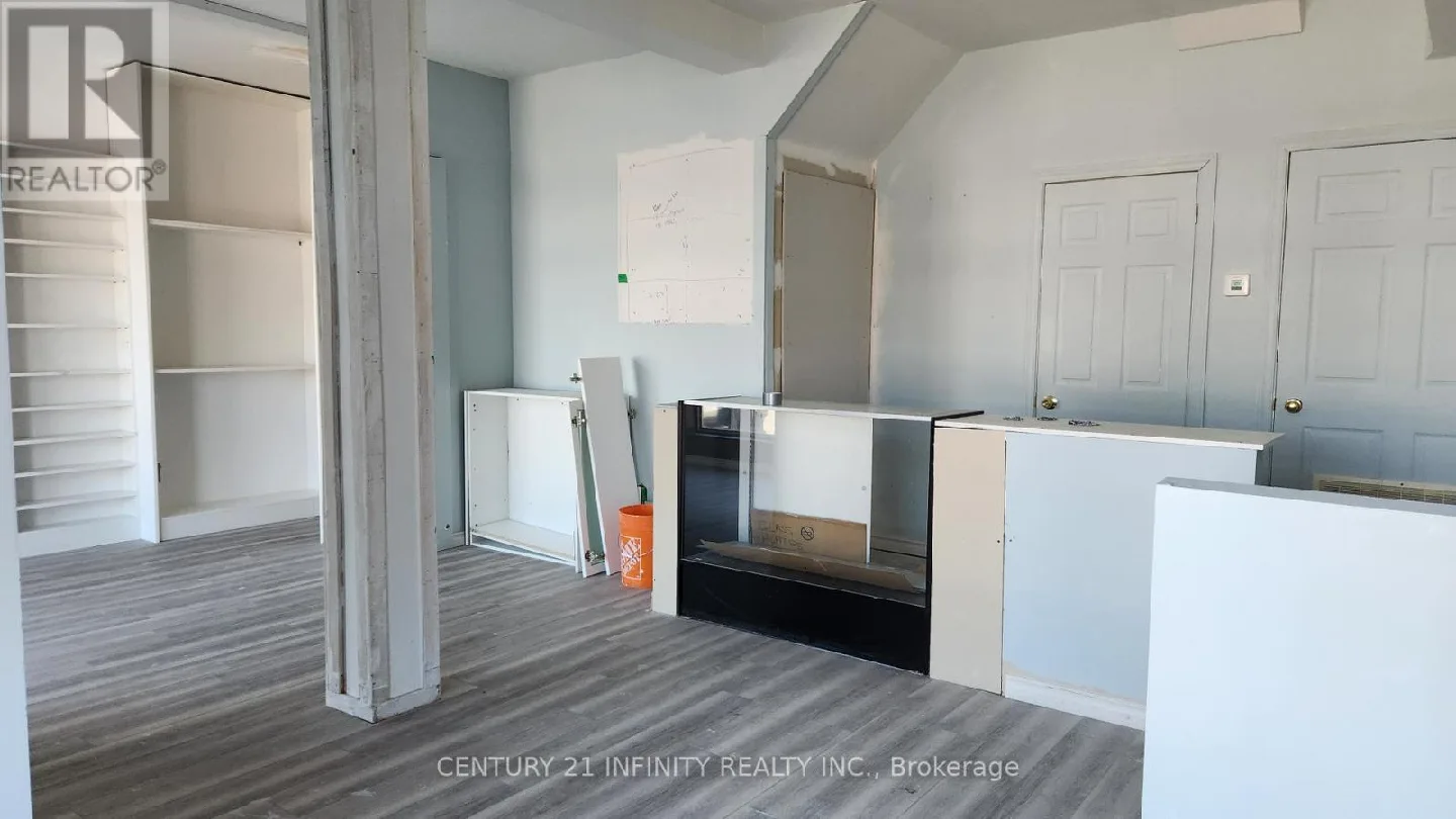 High exposure commercial unit for rent; immediately available image indicator(2)