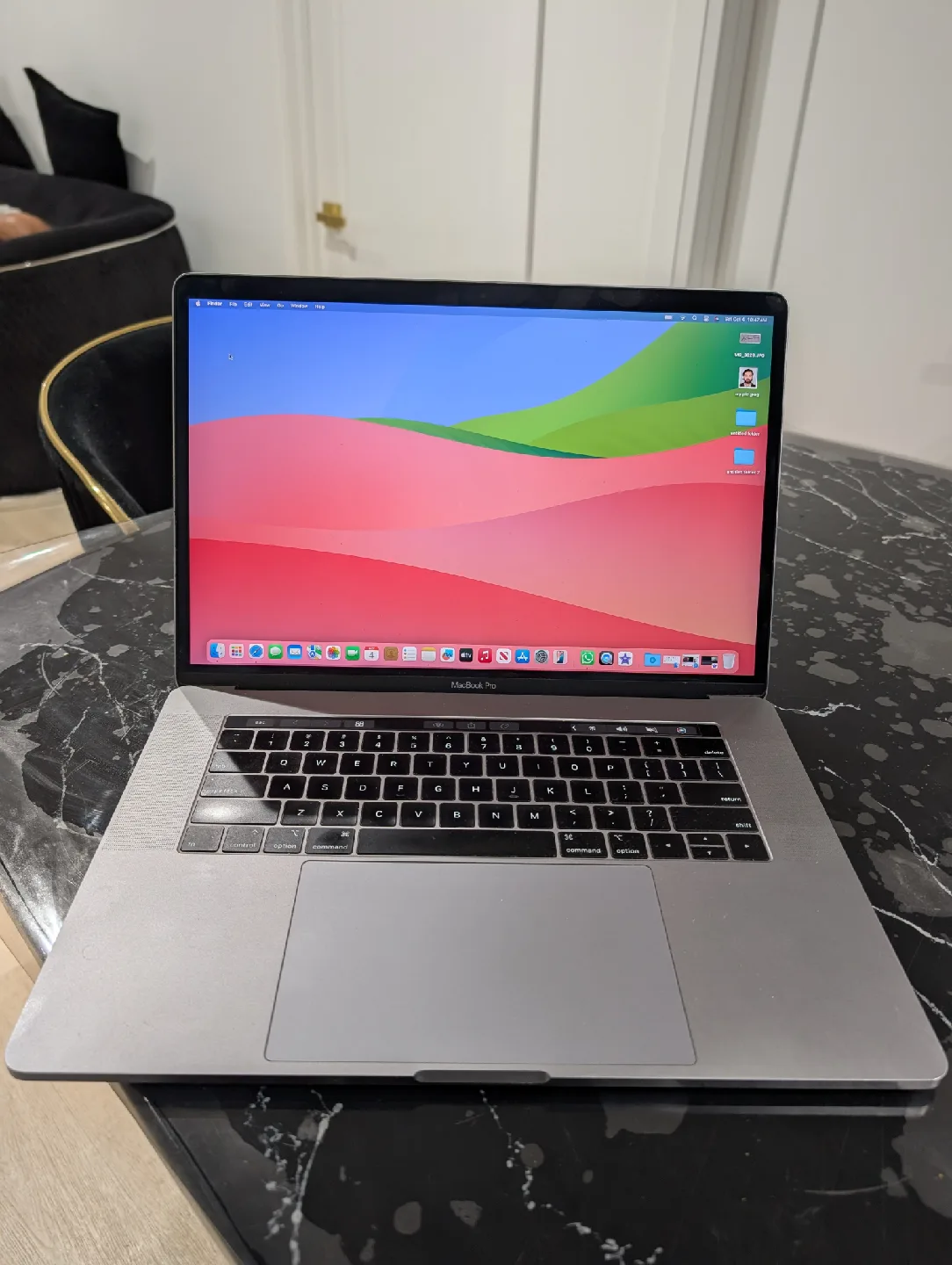 MacBook Pro 2019 15-inch Core i9 image indicator(3)