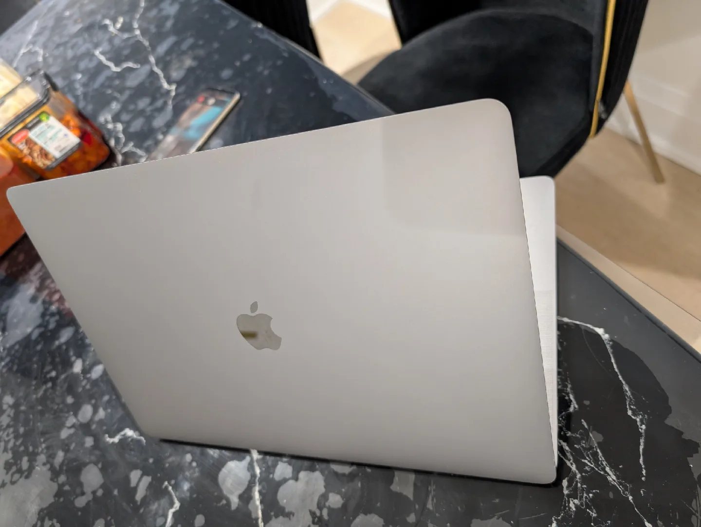MacBook Pro 2019 15-inch Core i9 image indicator(4)