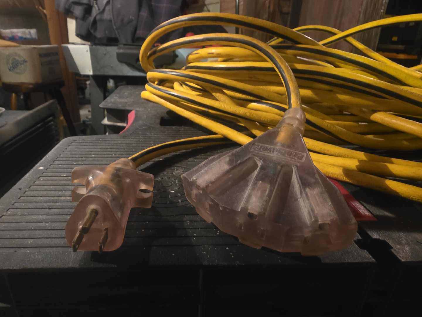 Yellow Extension Cord 100 feet long heavy duty - photo 2