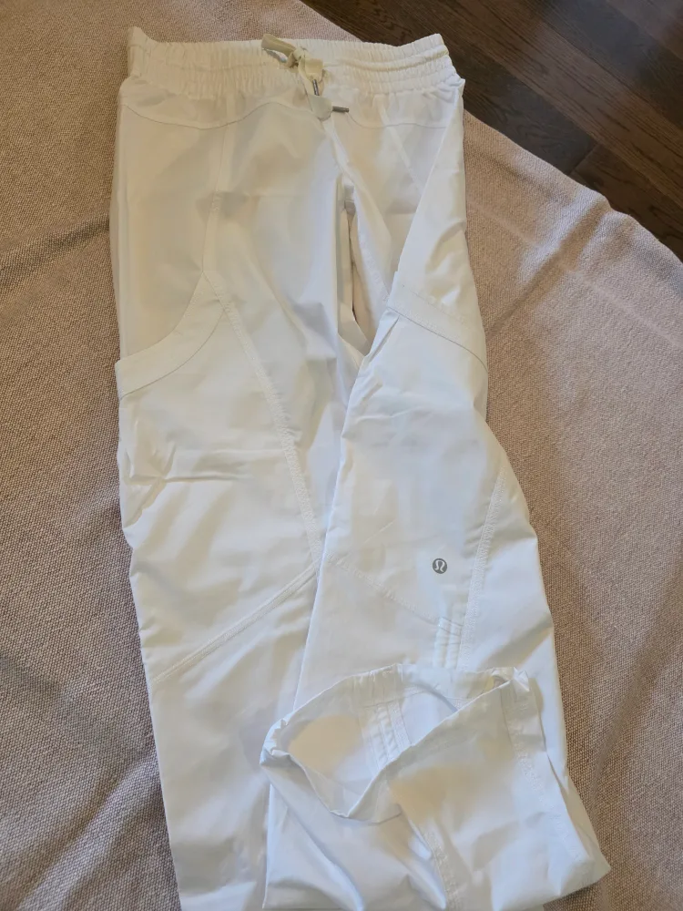 Lululemon White Jogger Pants - Size 4 image indicator(2)