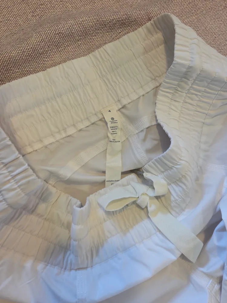 Lululemon White Jogger Pants - Size 4 image indicator(3)
