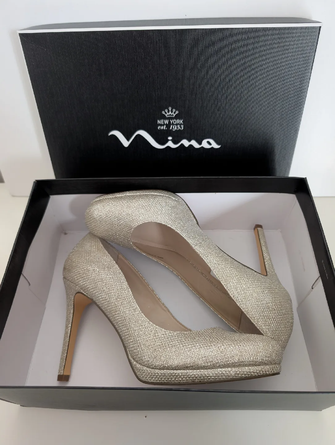 Nina New York Silver Heels - Size 7.5M image indicator(4)