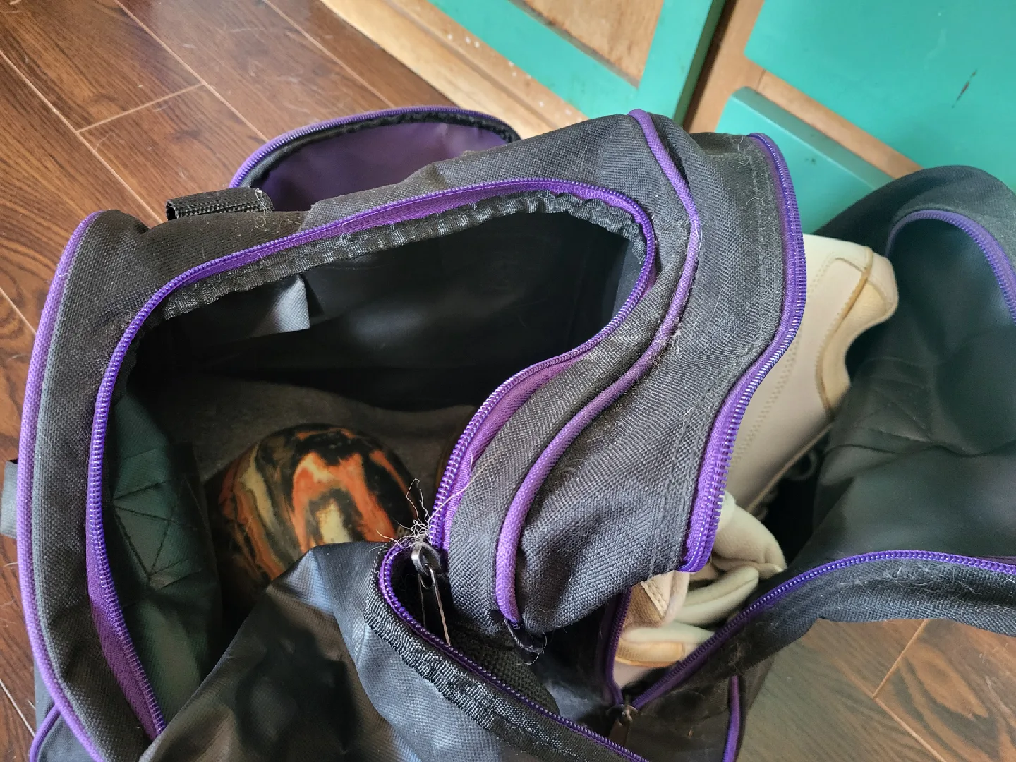 Bowling Balls & Bag plus shoes image indicator(5)