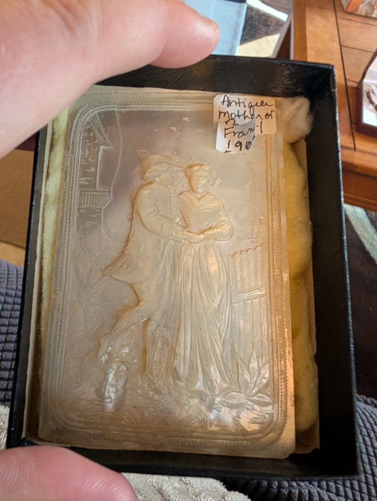 beautiful 1905 France   mother of pearl plaque - photo 4
