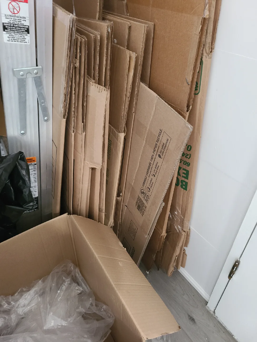 Free moving boxes and moving materials thumbnail