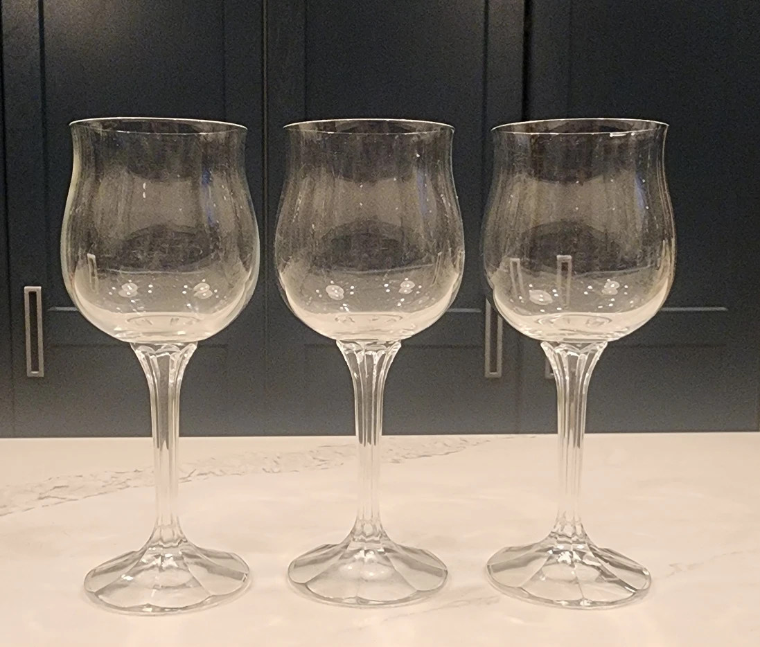 Set of 3 Elegant Wine Glasses - photo 3
