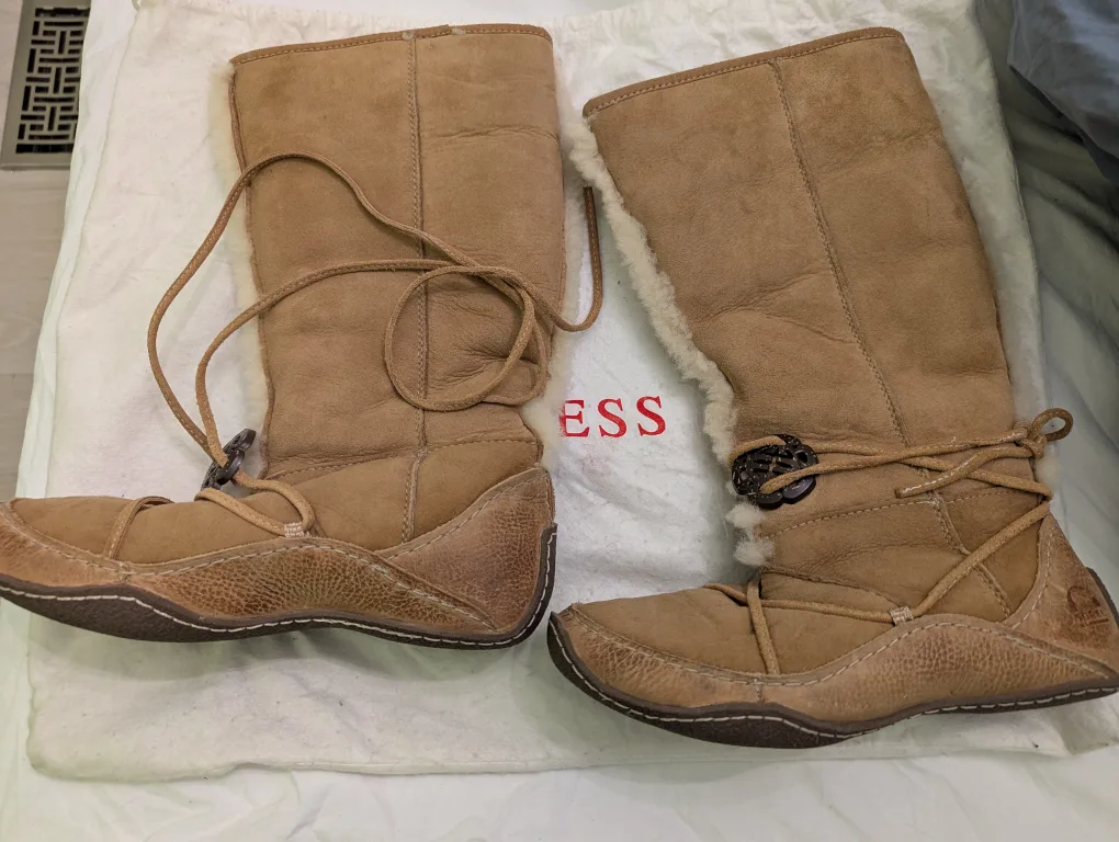 Sorel boots in size 10. worn once. thumbnail