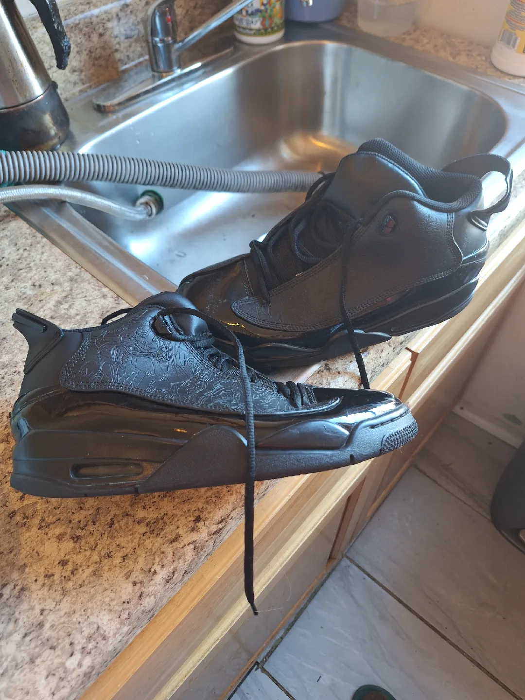 Black Shoes image indicator(2)