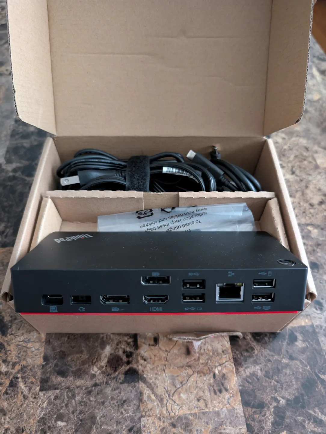 Lenovo ThinkPad Universal USB-C Dock - US image indicator(3)