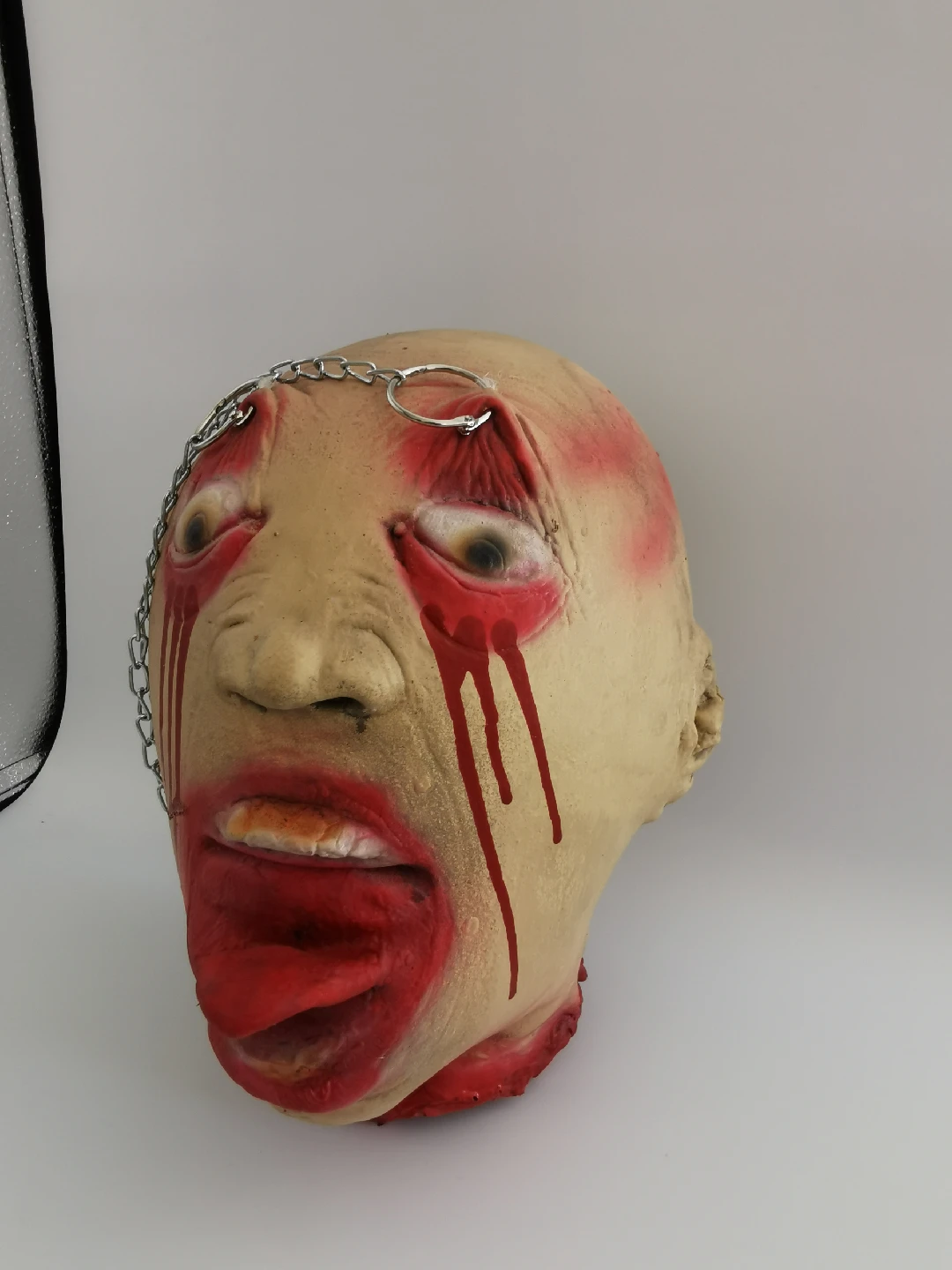 Hanging Severed Head Halloween Prop - photo 2