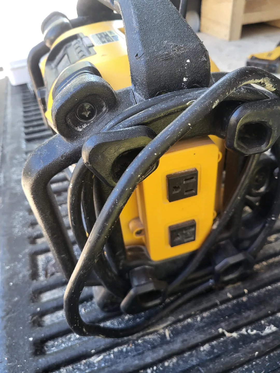Dewalt Radio job site ready image indicator(3)