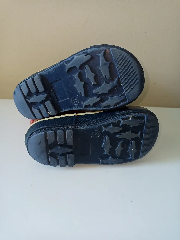 Small Kids Rain Boots - Size 8 image indicator(2)