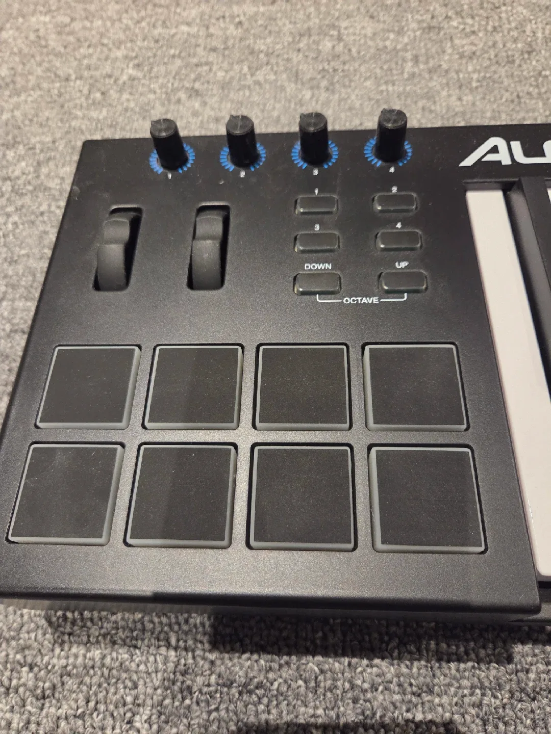 Alesis V25 MIDI Keyboard Controller image indicator(2)