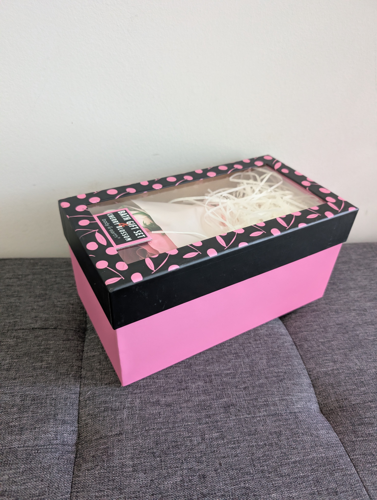 Body & Earth Cherry Blossom Bath Gift Set - photo 2