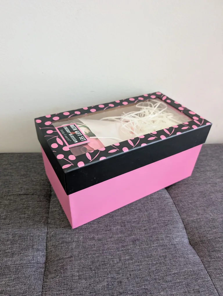 Body & Earth Cherry Blossom Bath Gift Set image indicator(2)