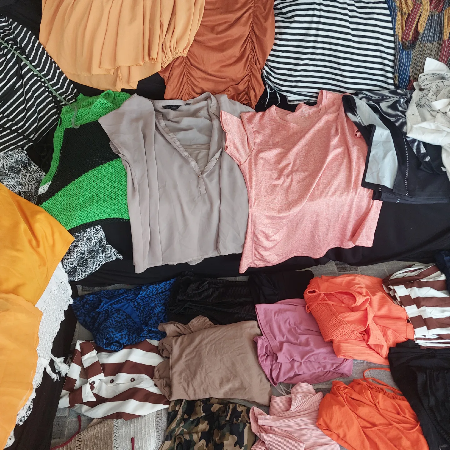 Mixed Lot of Women's Pants, Leggings, tops and dresses image indicator(7)