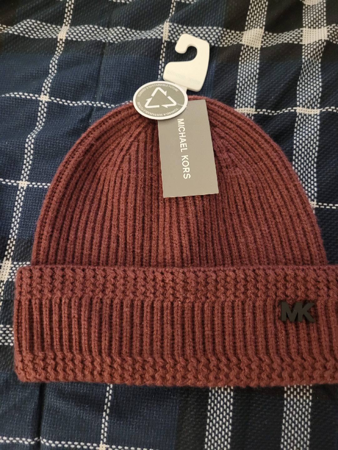 BNWT Michael Kors Burgundy Men's Beanie and Scarf Set - photo 4