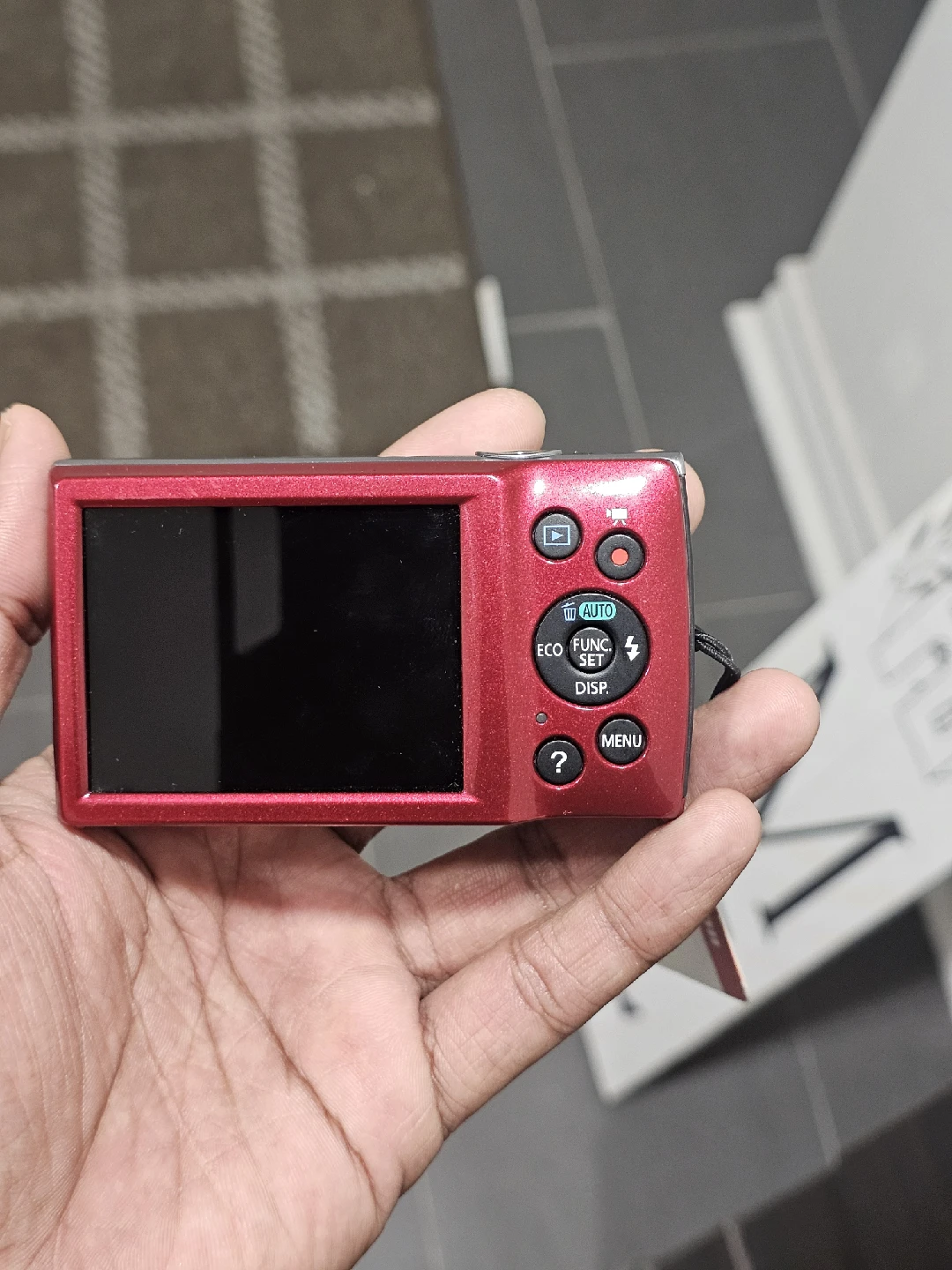 Canon PowerShot ELPH 135 - Red - photo 2