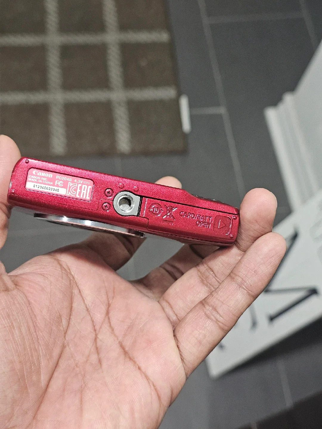 Canon PowerShot ELPH 135 - Red image indicator(4)