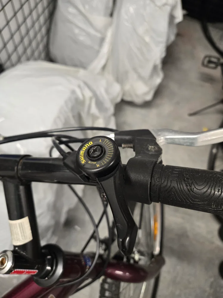 Triumph Cyclone 18 Speed Mountain Bike image indicator(4)