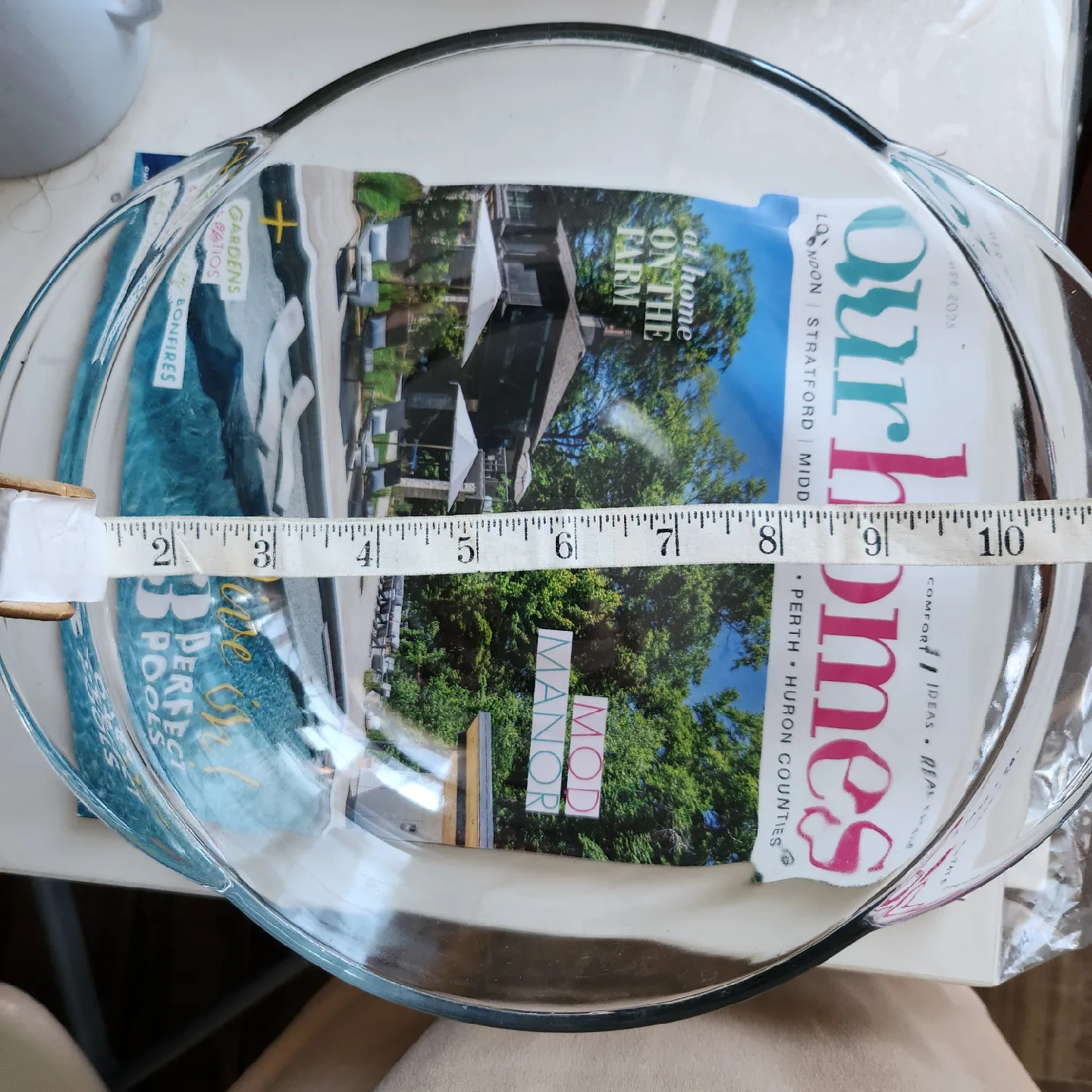 Glass Oval Baking Dish with Lid (12 inch) image indicator(3)