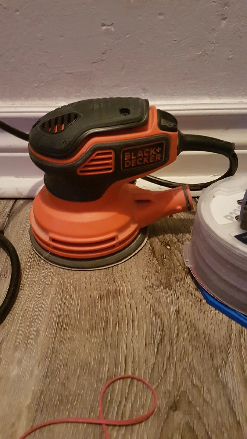 Black+Decker Sander + Sandpaper Discs