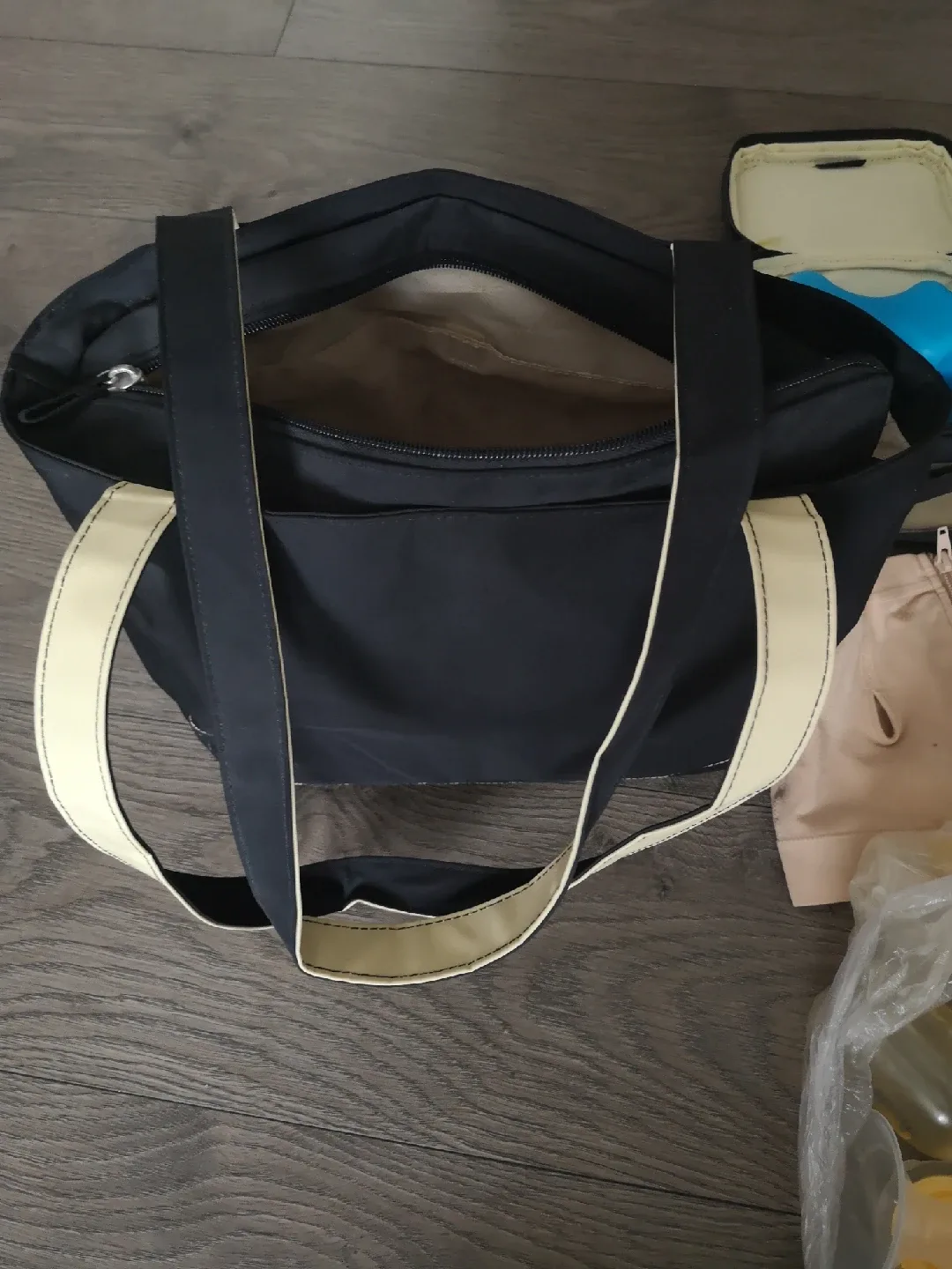 Medela Freestyle Breast Pump with Accessories image indicator(2)