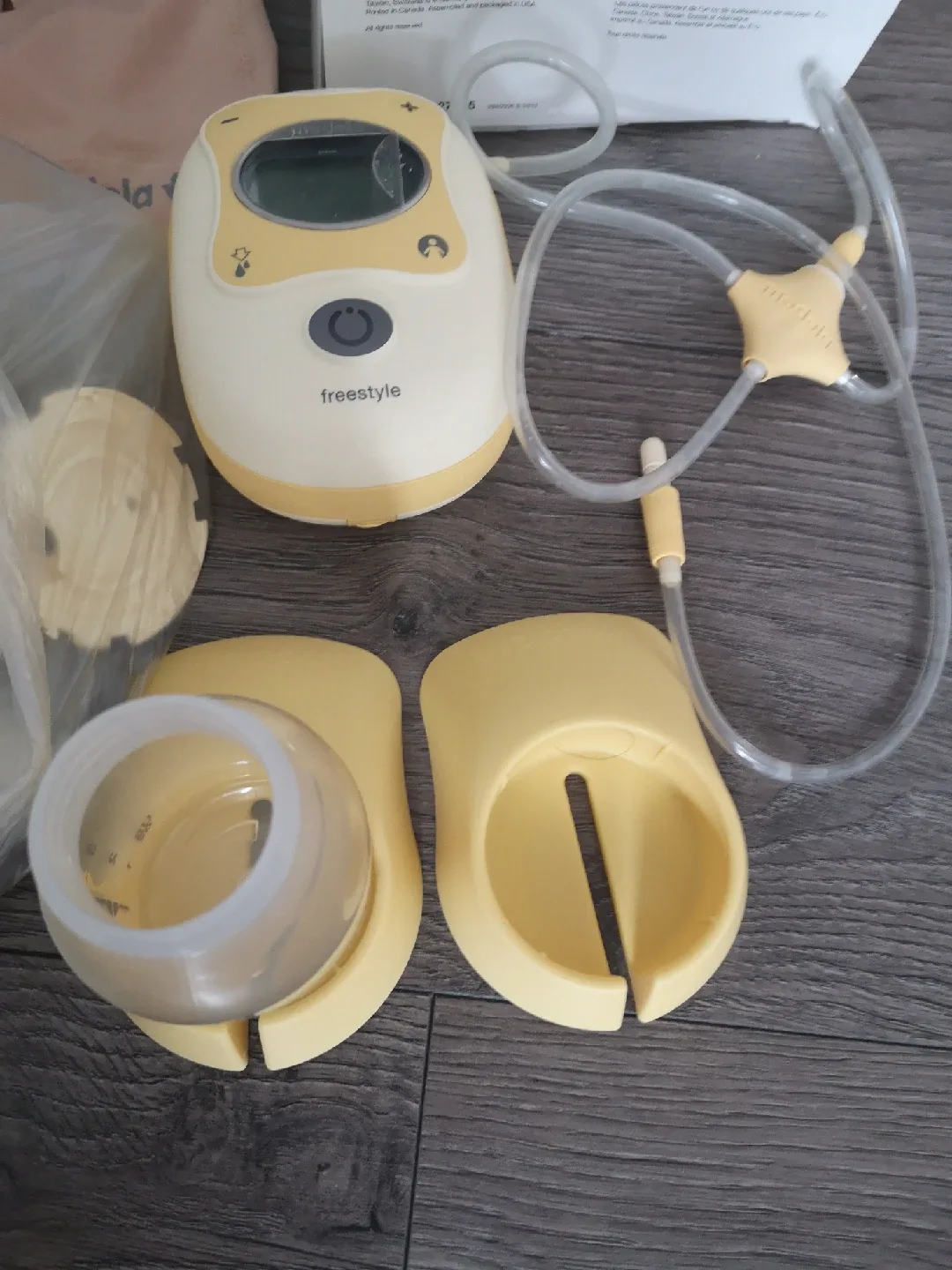 Medela Freestyle Breast Pump with Accessories image indicator(4)